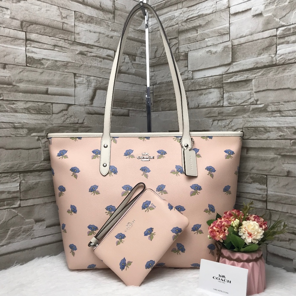 👜COACH🌺CITY ZIP TOTE & WRISTLET - Picture 1 of 8